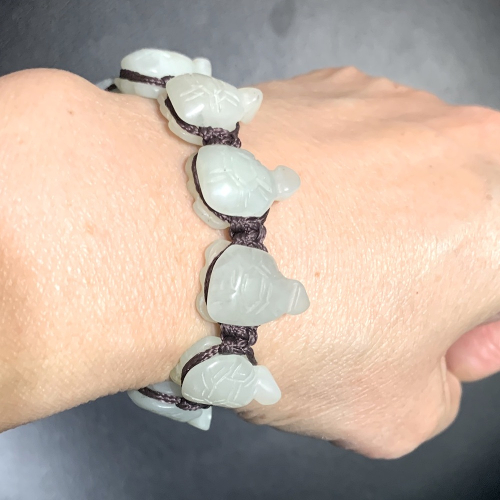 Vintage adjustable Turtle Charm Bracelet in Jade white green #210